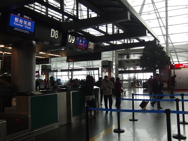 再び荷物を預けて
