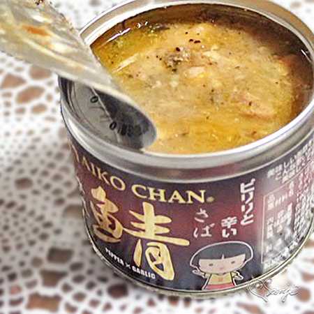 美味しい鯖水煮 黒胡椒にんにく入り 缶のフタを開けたところ