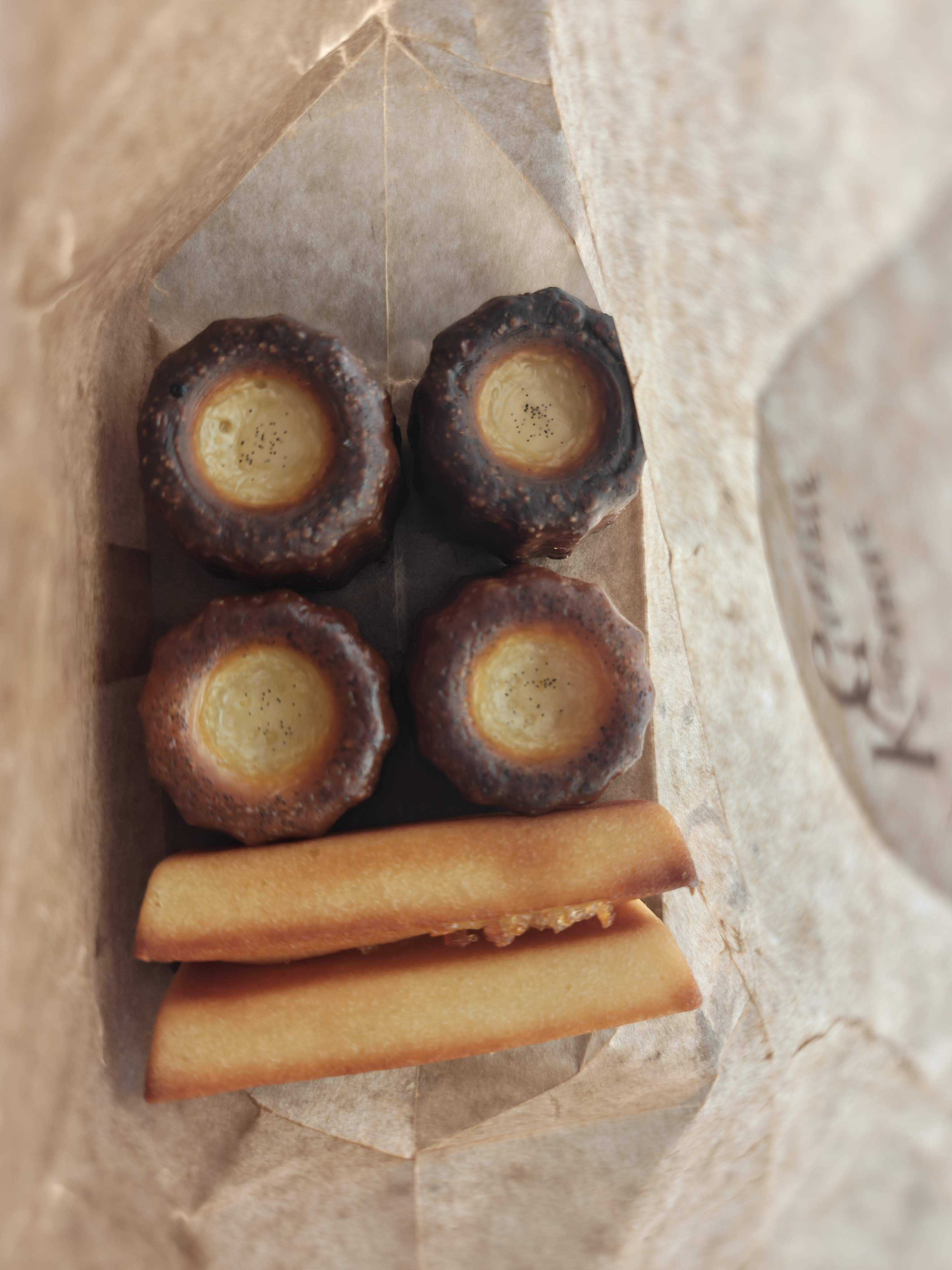 蔵前　カフェ・焼菓子店　KURAMAE CANNELE （クラマエカヌレ）　クラマエカヌレ、カヌレやさし焼き、レモンフィナンシェ