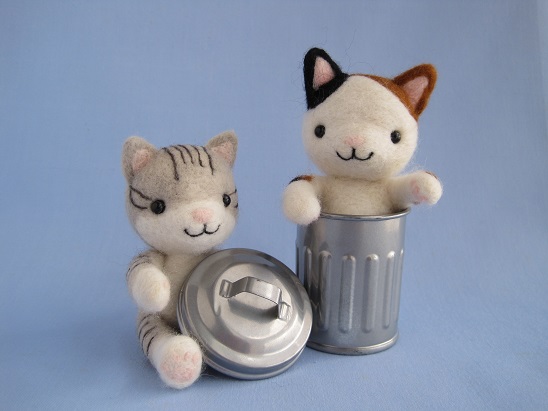 0526ねこブリキ缶1.jpg