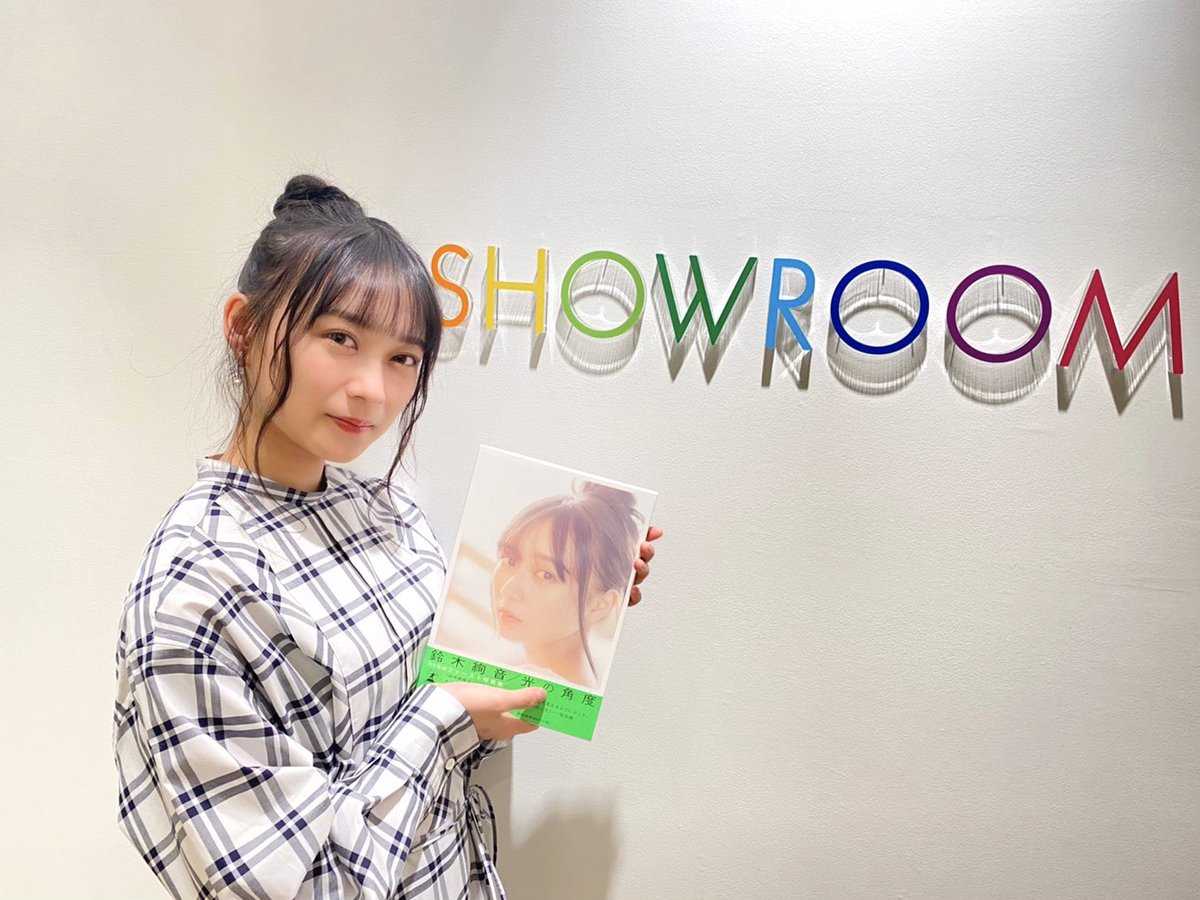 Amazon.co.jp: 鈴木絢音1st写真集『光の角度』 : 鈴木 絢音