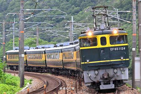 PF1124号機牽引「サロンカーなにわ晴れの国おかやま号