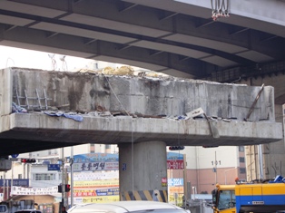 20120214 hongjae overpass being removed 12.jpg