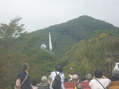 ロケット発射。