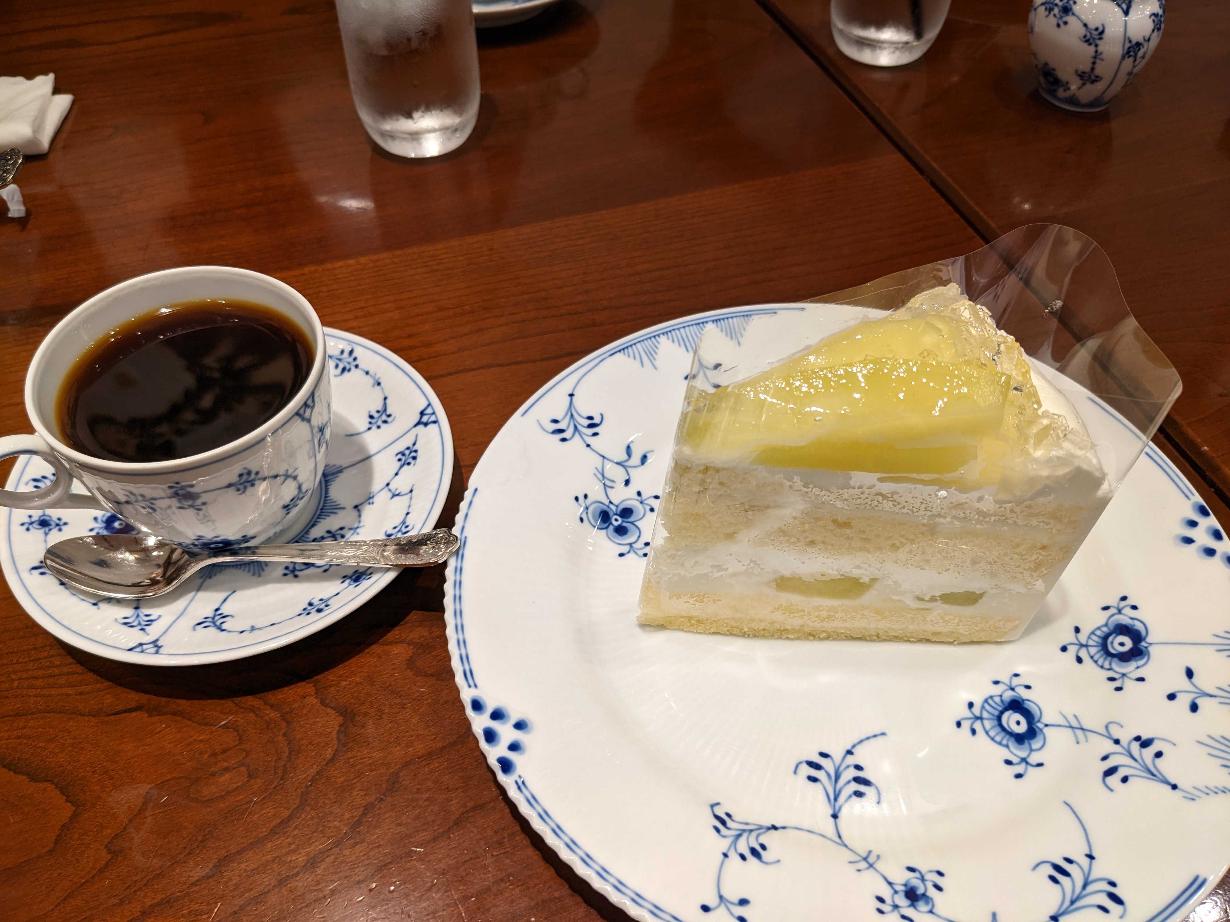 千葉駅カフェ椿屋茶房　季節限定のマスクメロンのショートケーキ