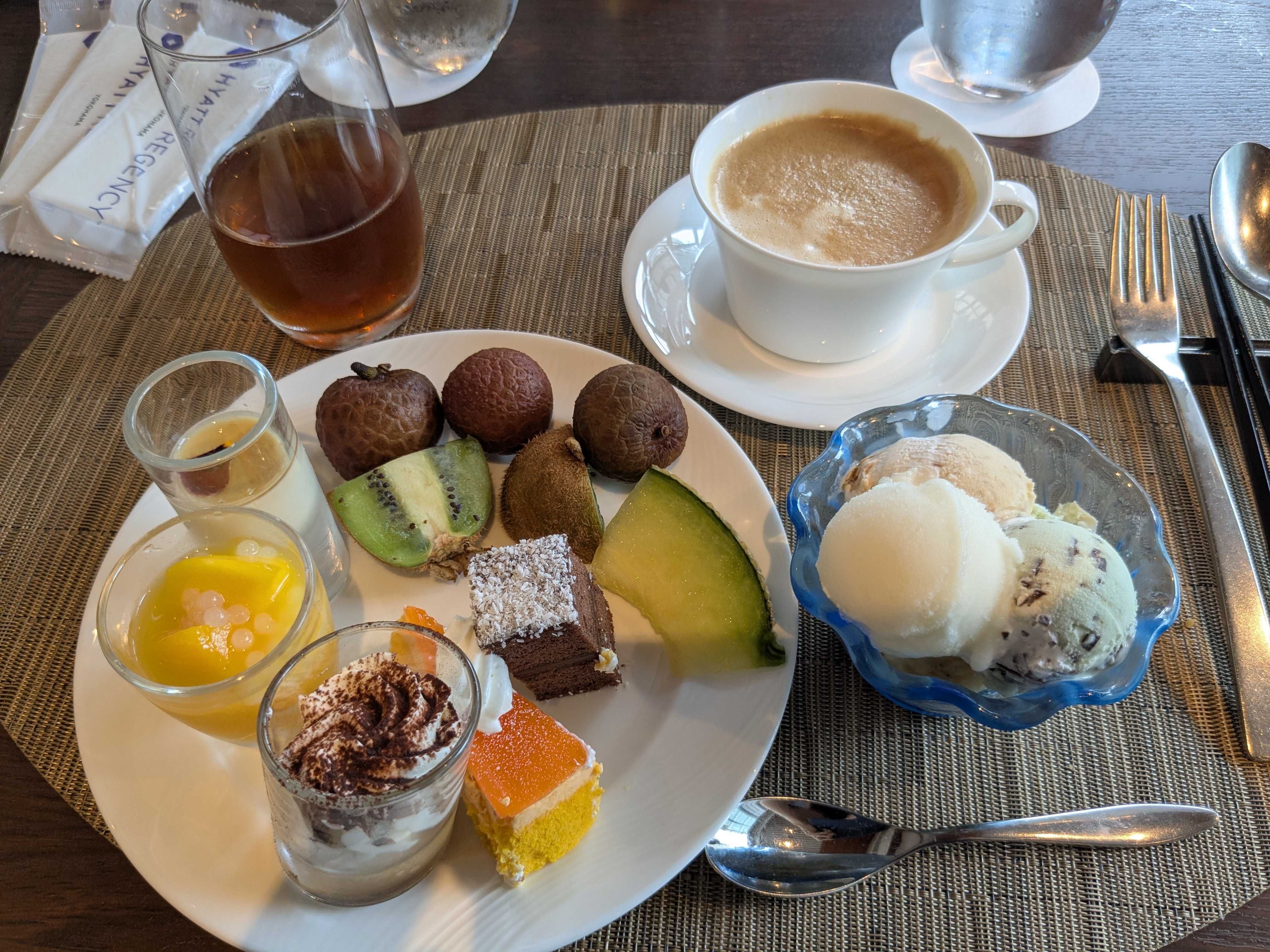 ハイアットリージェンシー横浜 ハーバーキッチン　ランチビュッフェ　デザート　ケーキ、アイス