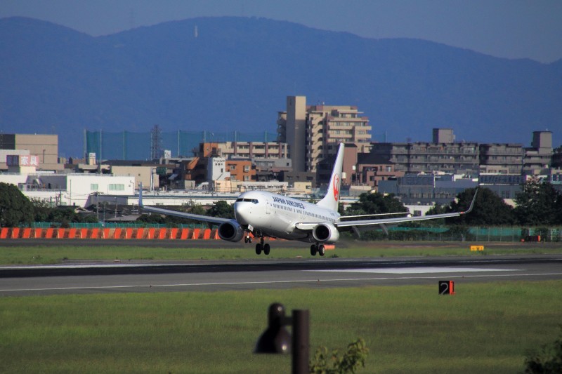 大阪空港スカイパーク_004後輪が間もなく.jpg