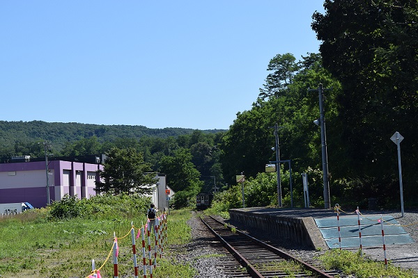 深川行きは遠く小さく