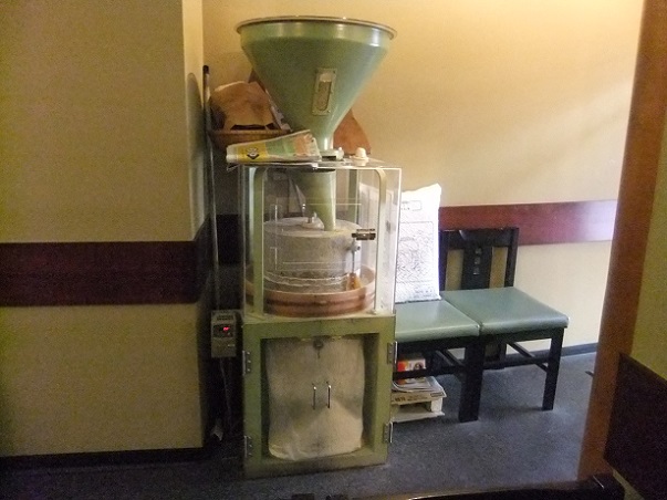 梅島１丁目・本郷の電動石臼