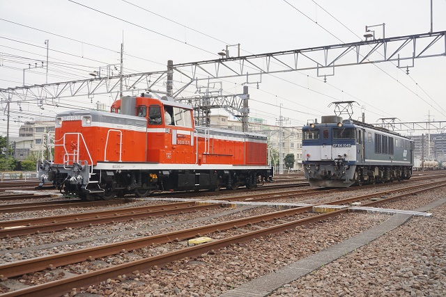 DE10 1571牽引 田端チキ工臨 & EF64 1049 JRF広島色 牽引 鹿島貨物6