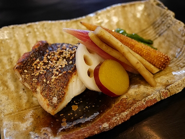 東家　銀座　焼き物　イサキ