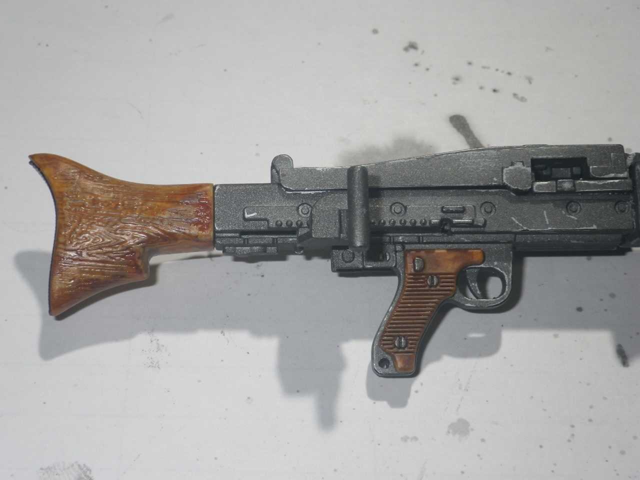 ⑧2022_0128 1／6ｽｹｰﾙ ﾗｲﾌﾙ ﾏｼﾝｶﾞﾝ ｺﾚｸｼｮﾝ グロスフスMG42機関銃 木部塗装2 54歳出戻りモデラー