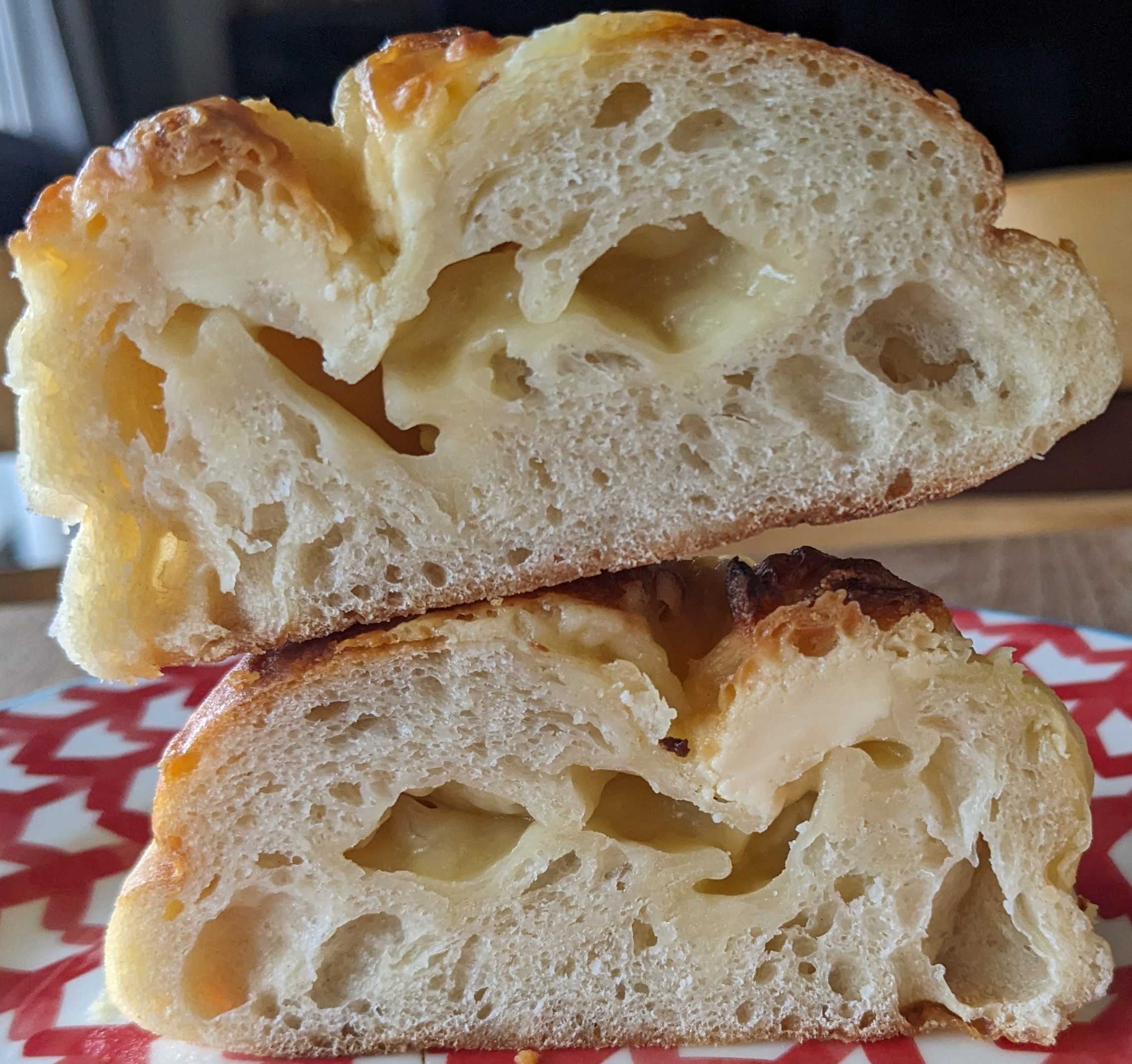 下田流の通販　ゴーダチーズフランスの断面