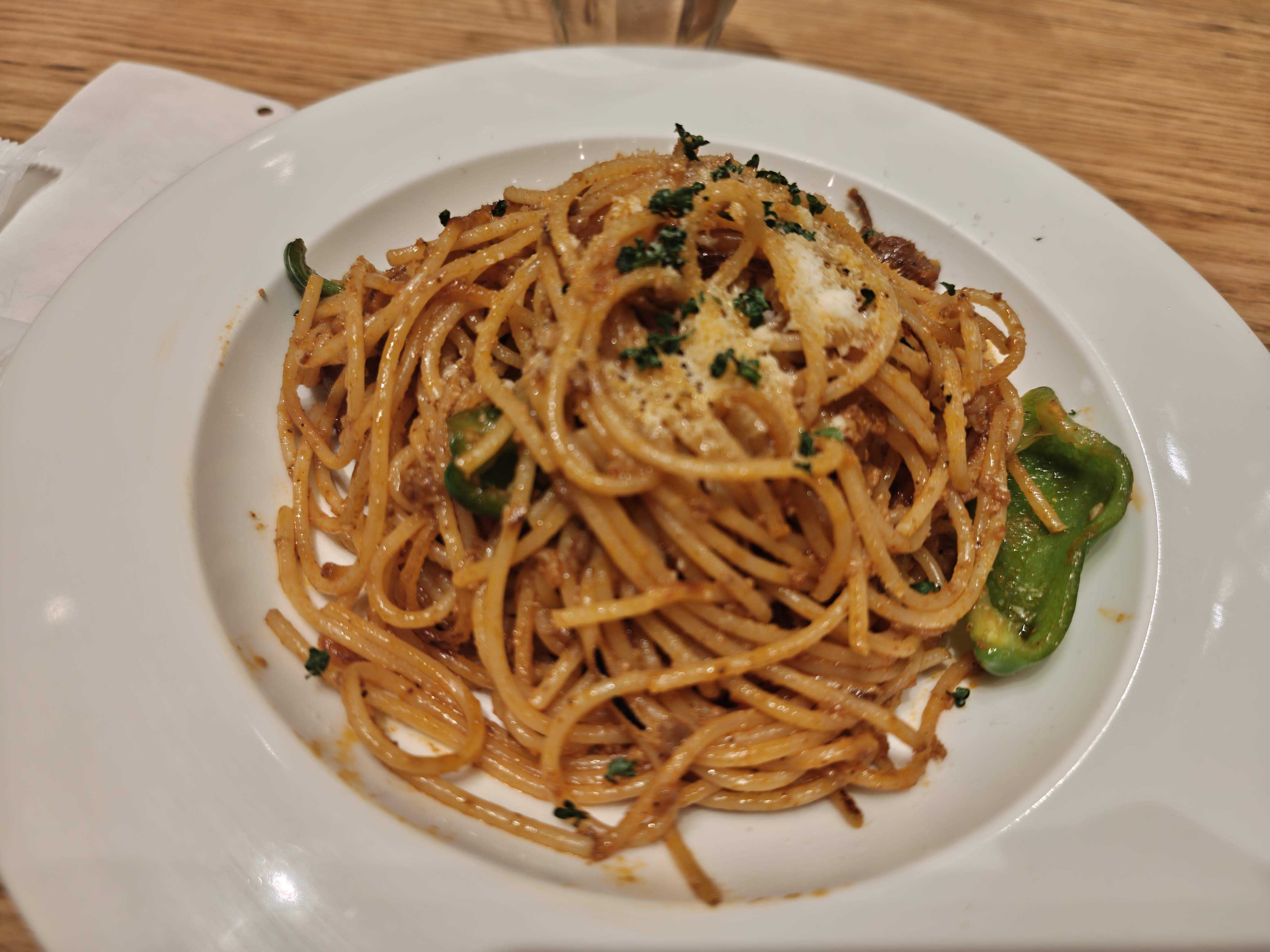 虎ノ門ヒルズ ビストロ ソングラム シャルボン　一人ランチ　大人のモツナポリタン