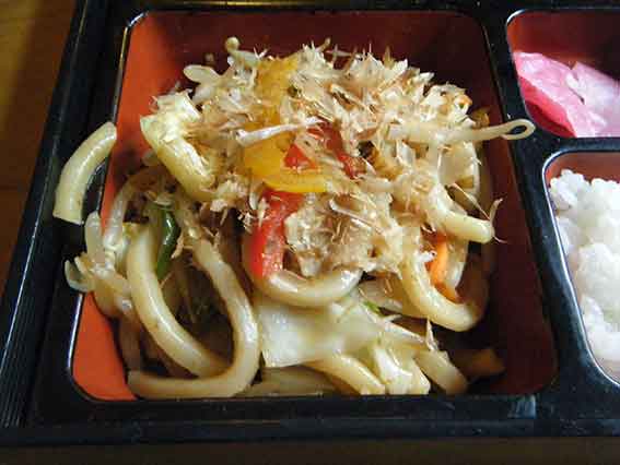 アメリカンステーションの「しょうゆ焼きうどん」-2♪