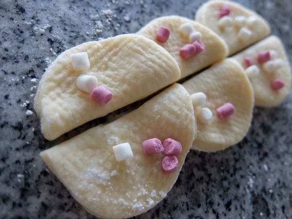  ハイジの白パン 成形 花 Air lace bun molding dough