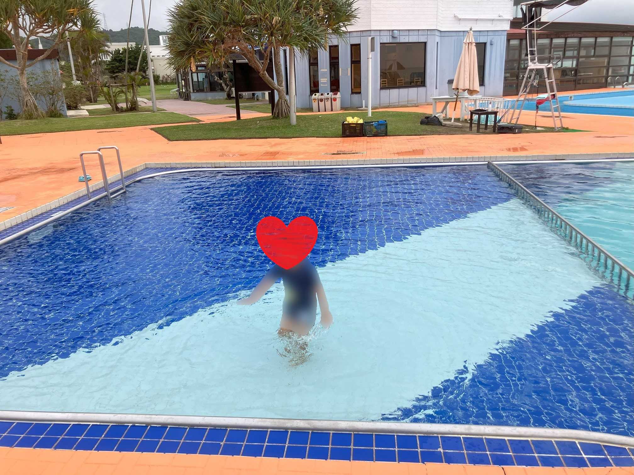 オクマプライベートビーチ＆リゾートのパームコテージのプール