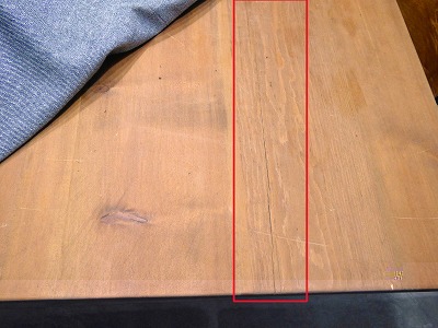 テーブルヒビ割れ