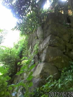 三光神社の石垣１