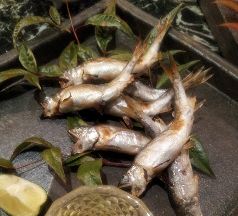 鮎　素揚げ
