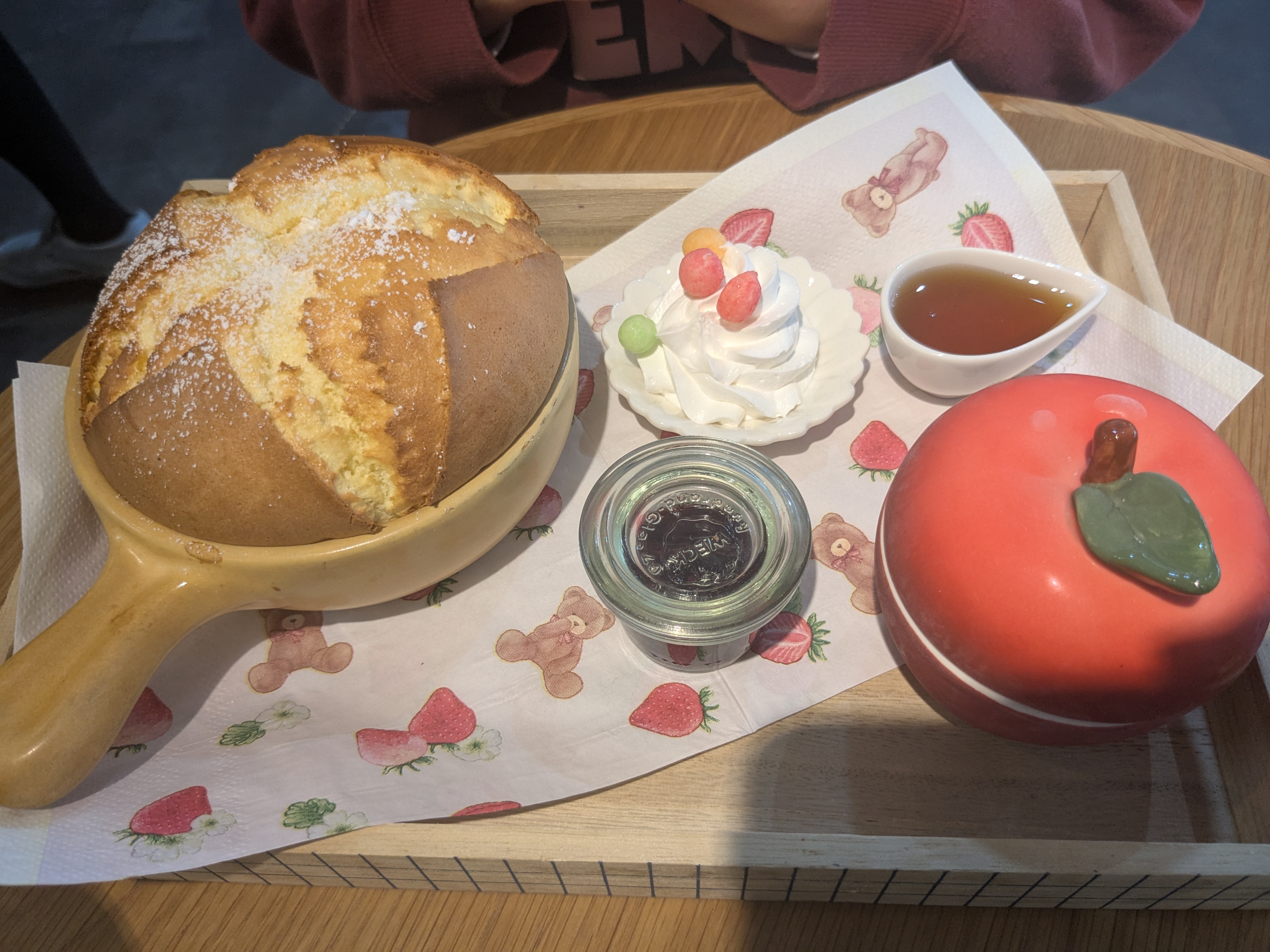 千葉県船橋市　小さな絵本カフェacero​(アチェロ)　ぐりとぐらのパンケーキ（aceroオリジナルカステラホットケーキ）