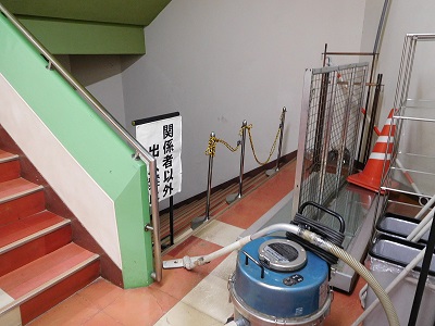 地下への階段