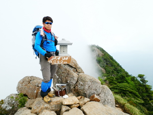 天狗岳山頂（１９８２ｍ）にて.jpg