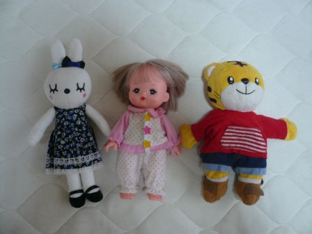 KPニットプランナーウィンターフェア2015ノベルティｍｉｍｉちゃんのぬいぐるみ紺色とメルちゃんとしまじろう.JPG