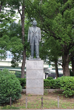第７代大阪市長　関一の像
