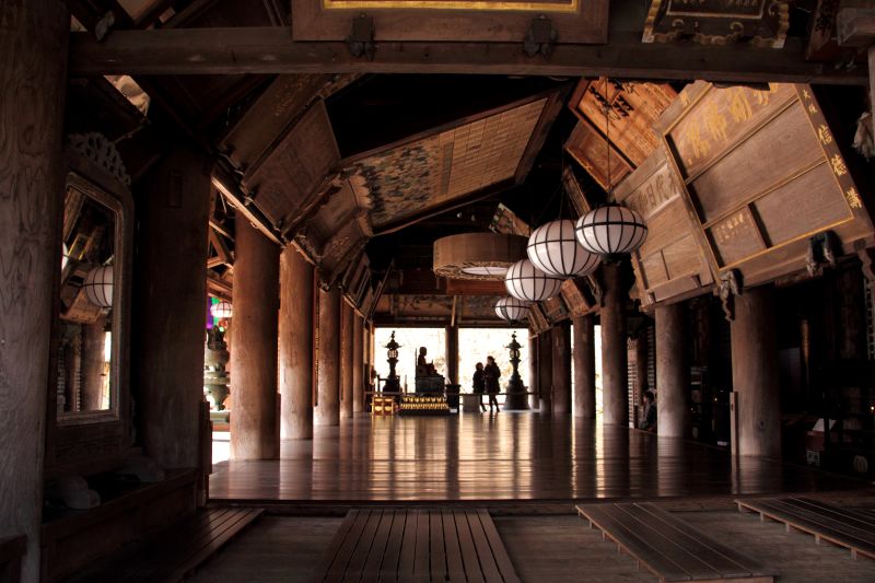 長谷寺本堂_003本堂礼拝堂舞台.jpg