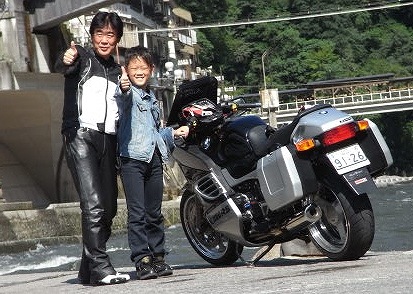 k1100rsと　川は増水しています。ちょっとコワイ。