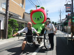 アルクマと私と人力車と蔵出し市.JPG