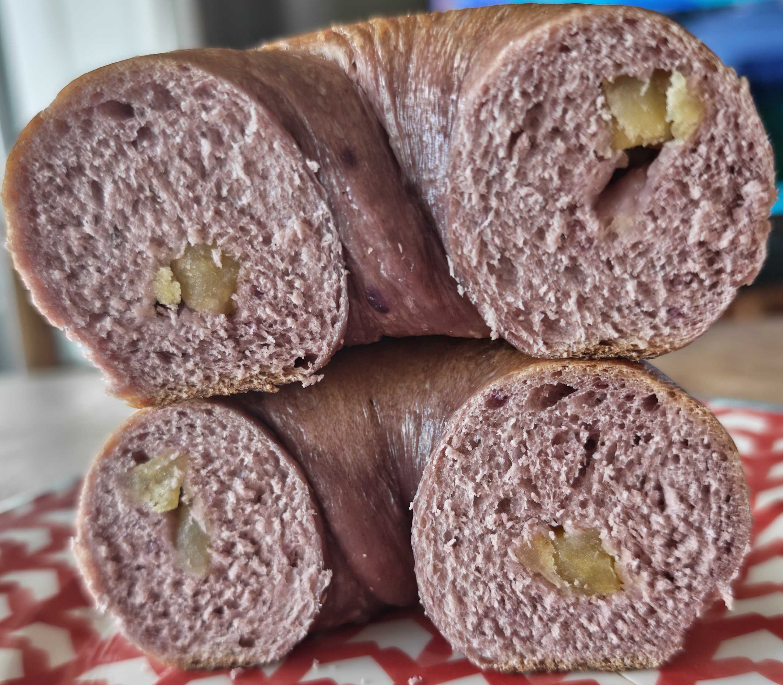たまプラーザ駅　パン屋　ベッカライ徳太朗　通販　さつまいもベーグルの断面