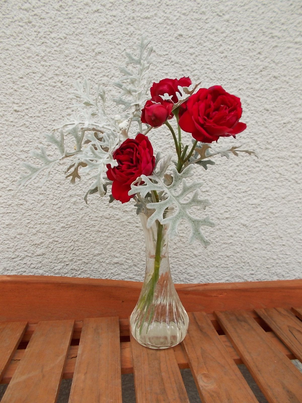 ルージュ ピエール ドゥ ロンサールを花瓶に生けました バラを咲かせることが好き 楽天ブログ