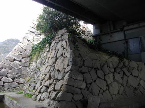 三原城天守台石垣 (4) (500x375).jpg