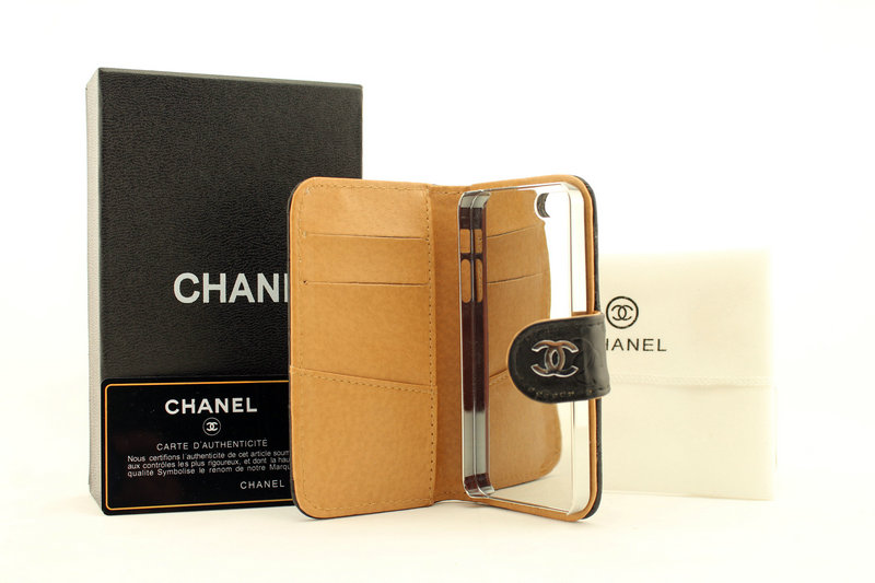 Chanel-iPhone5-Leather-Case-02_1.jpg