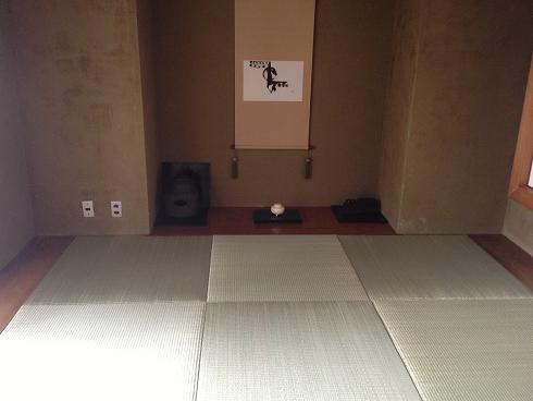掛け軸と縁無畳