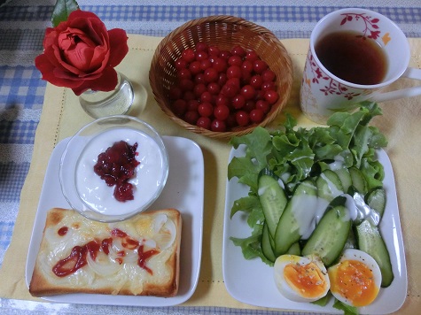 赤い朝食