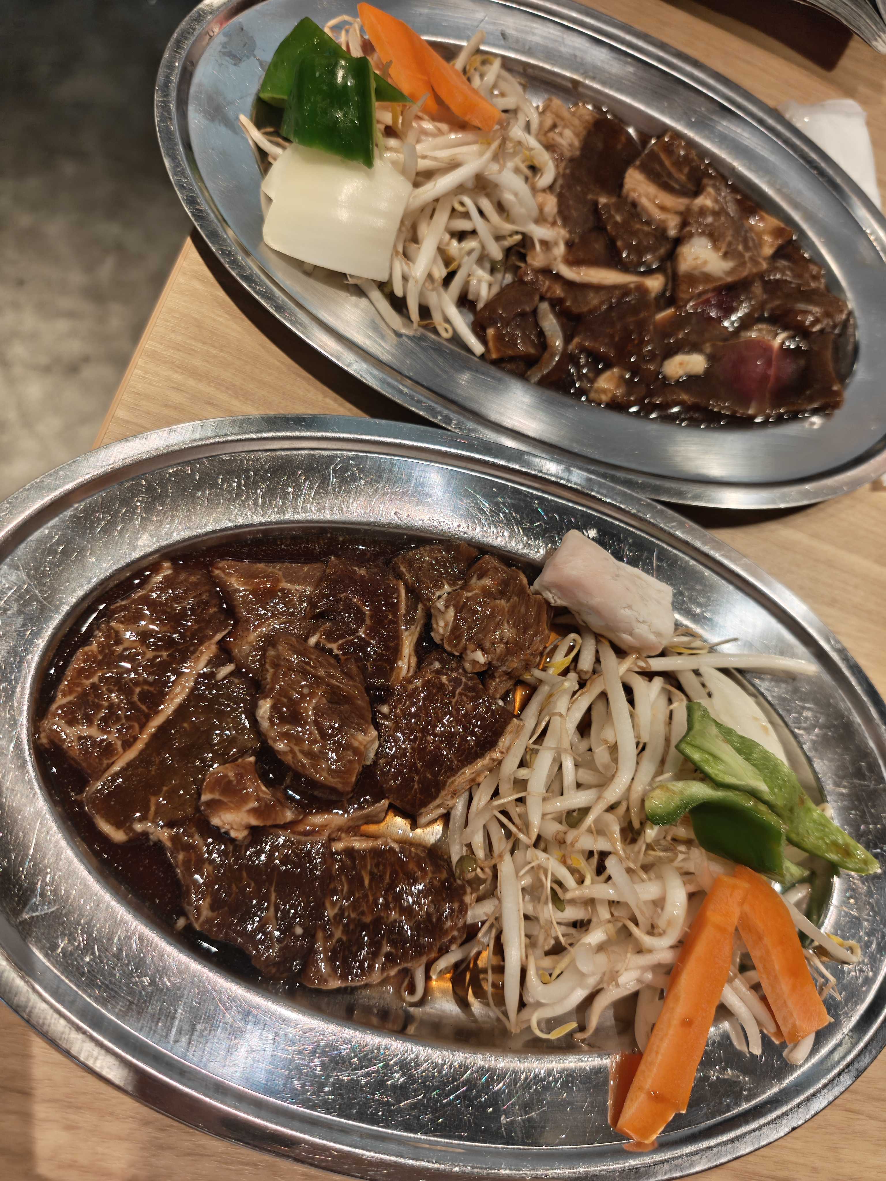 花尻ジンギスカン 狸COMICHI店　ランチ　花尻ジンギスカン定食と花尻厚切ジンギスカン定食