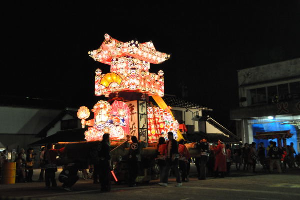 津沢夜高あんどん