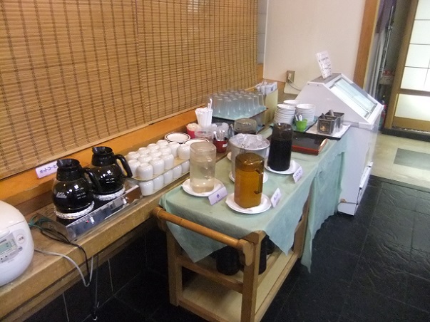 栗原４丁目・江戸一西新井館のドリンクコーナー