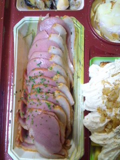 イタチャイナおせち　カモのスモークとマカロニサラダ
