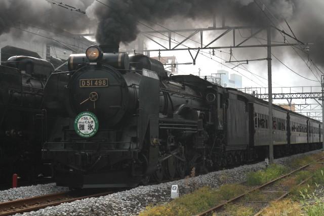 C61.D51.高崎駅 同時発車2