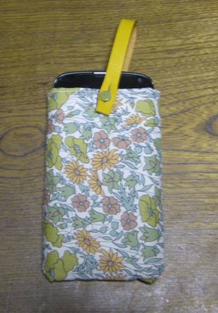 リバティ　スマホケース