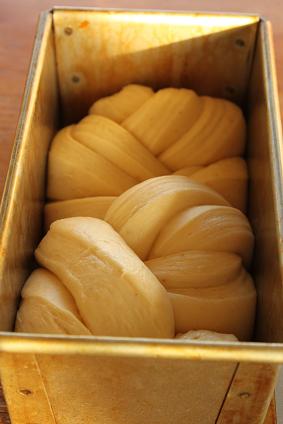 マンゴー酵母デニッシュ食パン(2012.11.21)・ホイロアップ.JPG