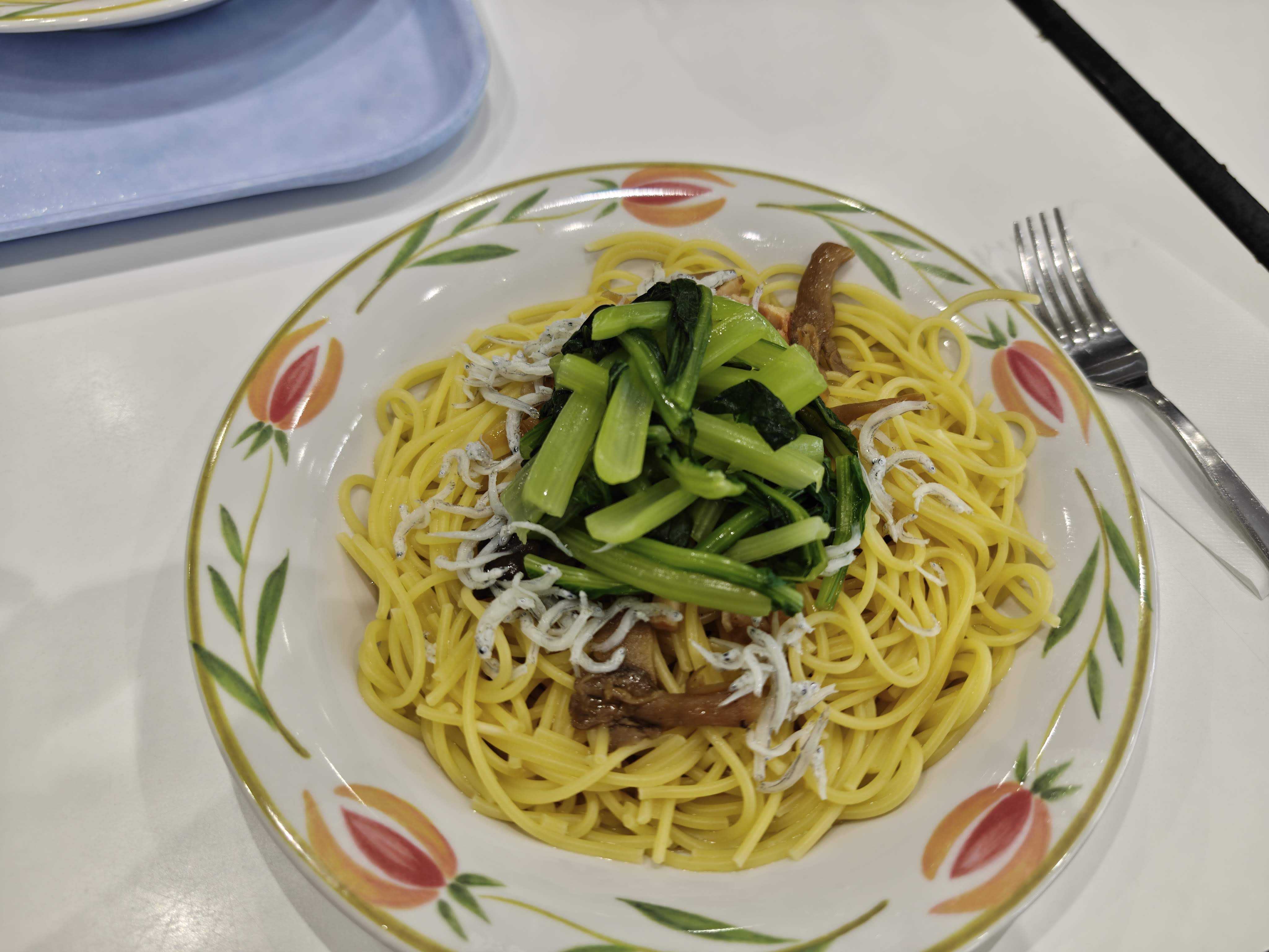 子連れ葛西臨海水族園　ランチ　レストランシーウィンド　江戸川区産小松菜の和風パスタ