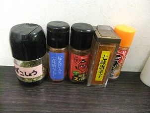 宝そば@大久保の七味