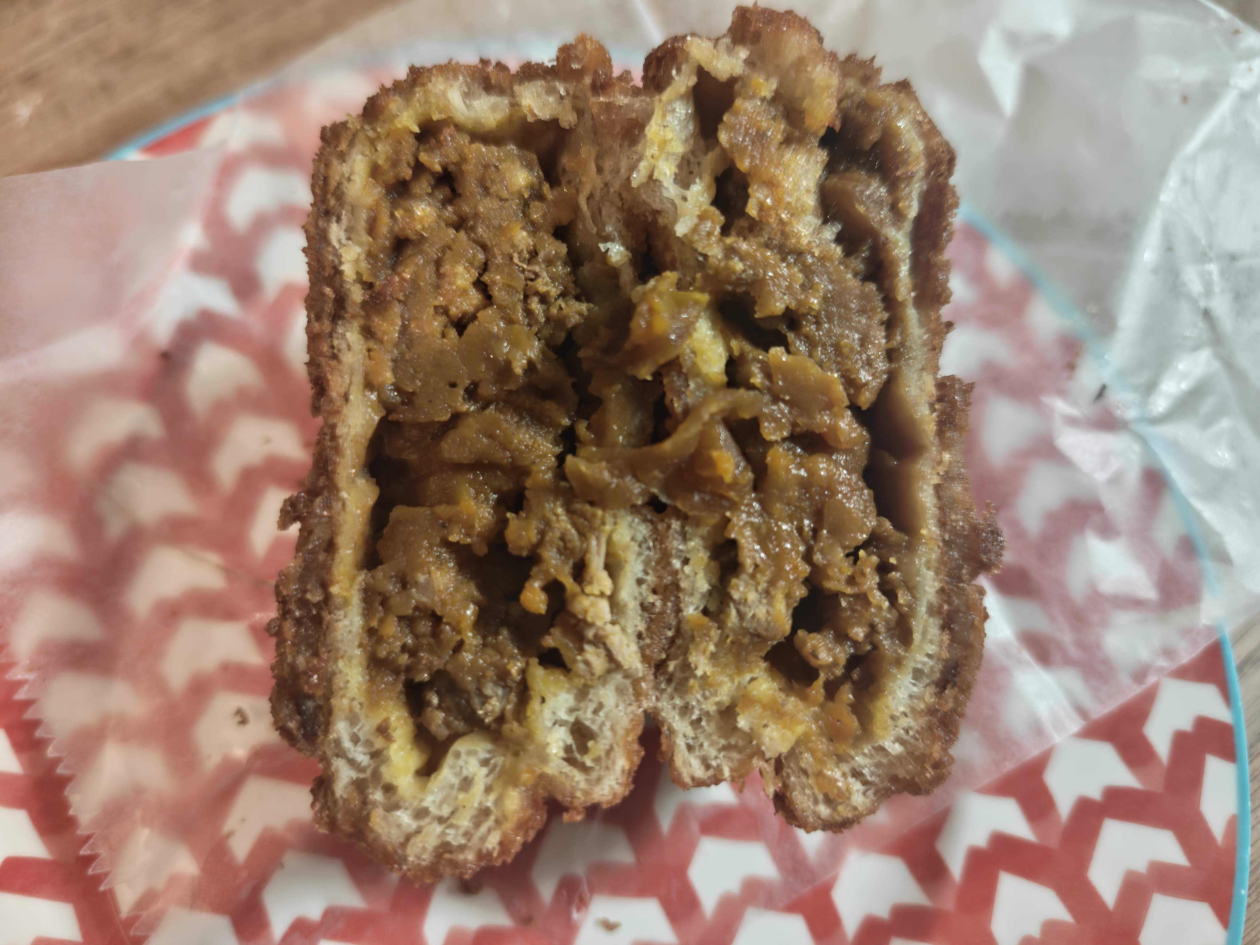 茅場町・日本橋　パン屋　bakery bank カレーパンの断面