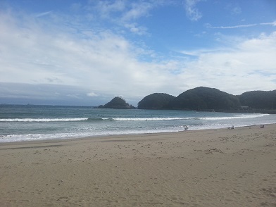 海で遊ぶ