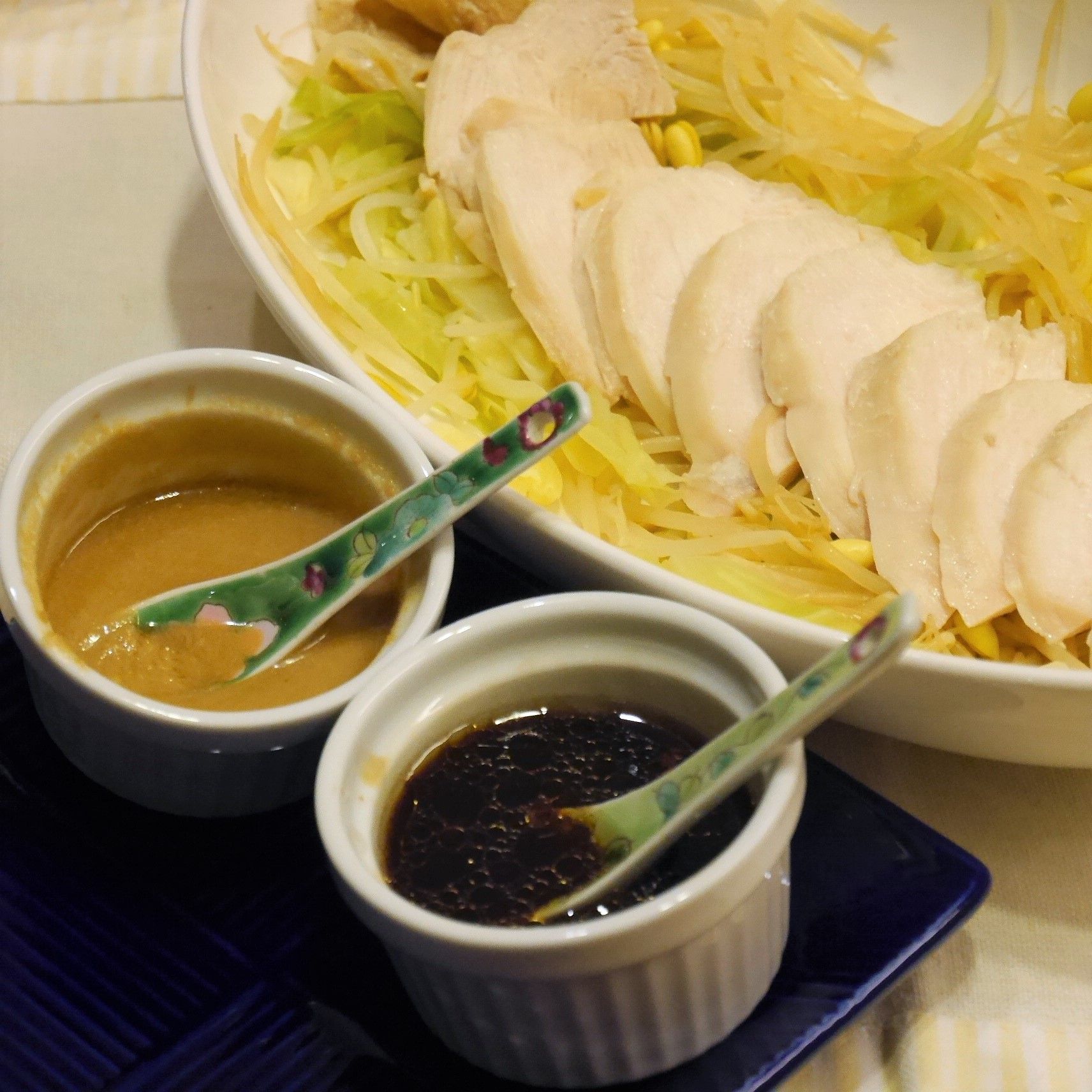 ごまポン酢&オイスター酢でレンジ蒸し鶏 